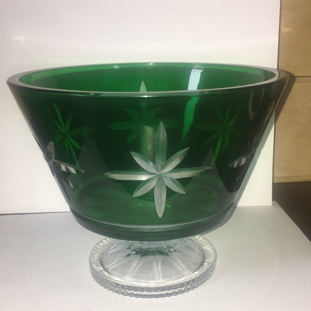 Beautiful vintage leaded  crystal etched  vase for fruits